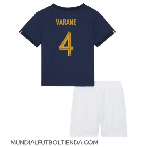 Camiseta Francia Raphael Varane #4 Primera Equipación Replica Mundial 2022 para niños mangas cortas (+ Pantalones cortos)